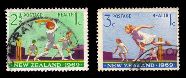 NEW ZEALAND 1969 - Boy and Girl Playing Cricket, 2 Different Stamps, Used, S.G. 899-900
