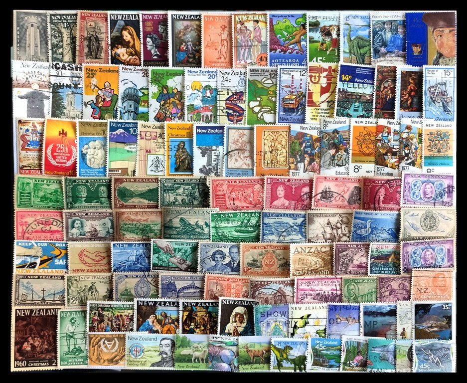 NEW ZEALAND - 400 Different Small and Large Stamps